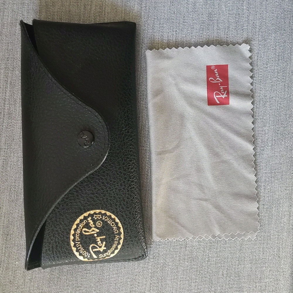 Ray-Ban black leather case - Picture 2 of 3